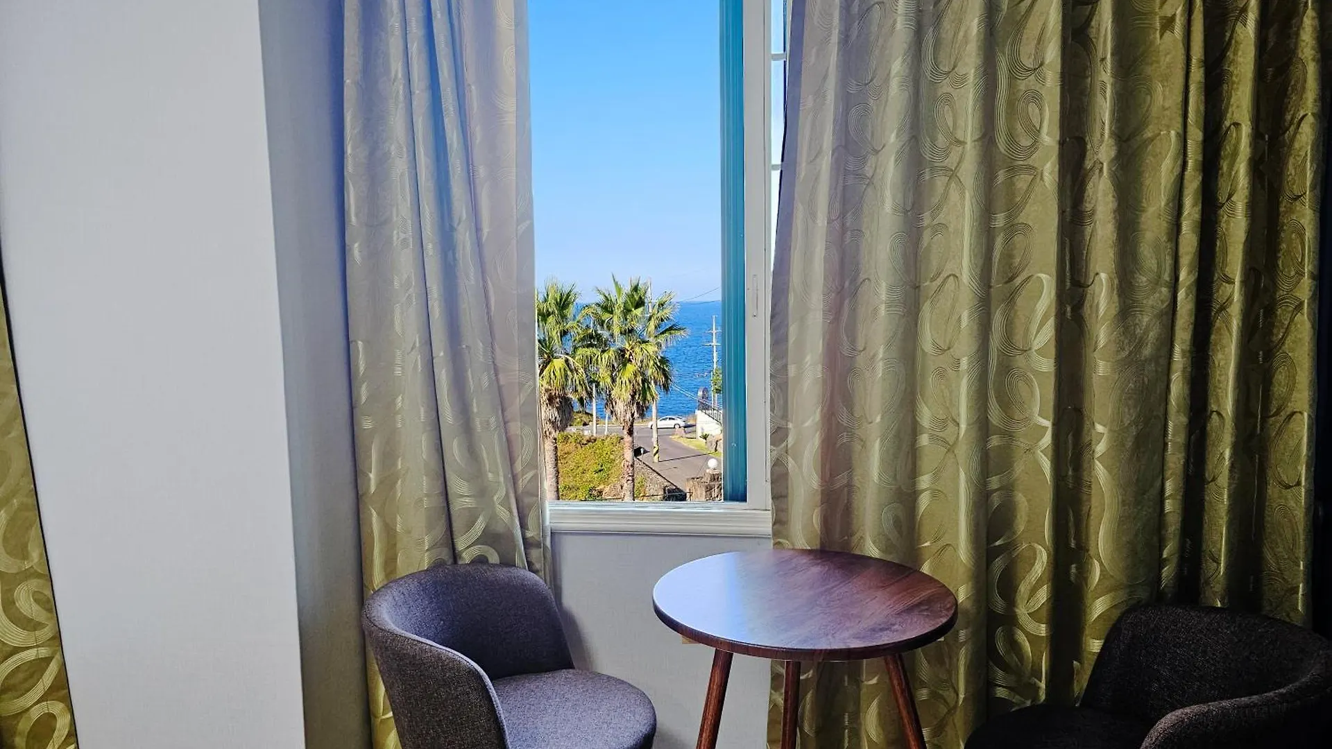Sea Cliff Hotel Jeju Resort